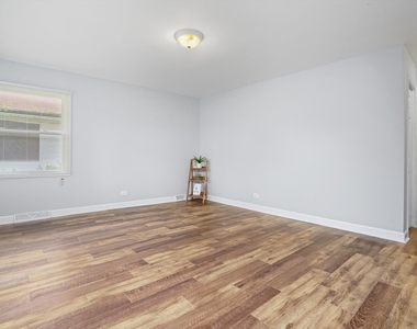16125 Marshfield Avenue - Photo Thumbnail 3