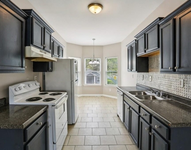 753 Prince Place - Photo Thumbnail 2