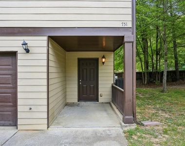 751 Prince Place - Photo Thumbnail 6