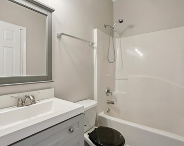 751 Prince Place - Photo Thumbnail 4
