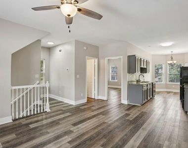 751 Prince Place - Photo Thumbnail 10