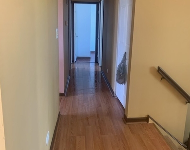 982 Grant Street - Photo Thumbnail 4