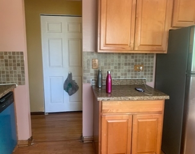 982 Grant Street - Photo Thumbnail 12