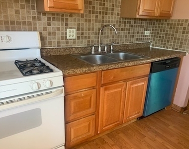 982 Grant Street - Photo Thumbnail 10