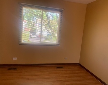 982 Grant Street - Photo Thumbnail 6