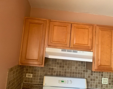 982 Grant Street - Photo Thumbnail 14