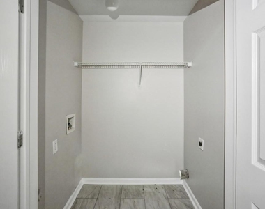 740 Prince Place - Photo Thumbnail 8