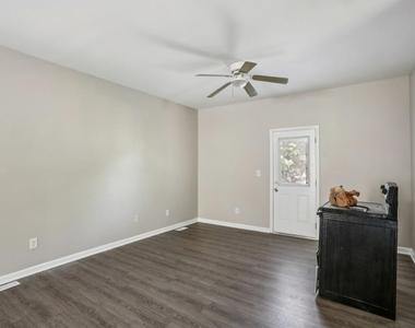 740 Prince Place - Photo Thumbnail 9