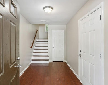 739 Prince Place - Photo Thumbnail 8