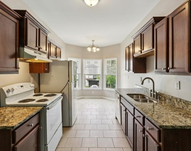 739 Prince Place - Photo Thumbnail 2