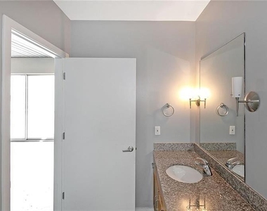 620 Glen Iris Drive Ne - Photo Thumbnail 9