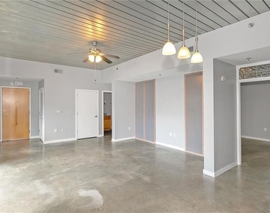 620 Glen Iris Drive Ne - Photo Thumbnail 6