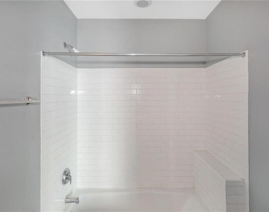620 Glen Iris Drive Ne - Photo Thumbnail 8