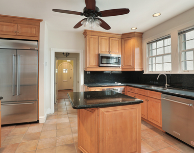 651 Brier Street - Photo Thumbnail 5