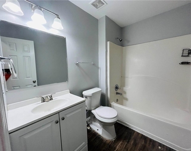 2035 Lois Place - Photo Thumbnail 8