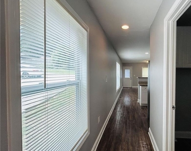 2035 Lois Place - Photo Thumbnail 1