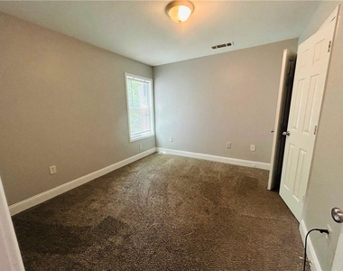 2035 Lois Place - Photo Thumbnail 10
