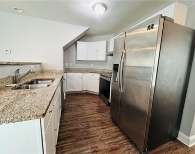 2035 Lois Place - Photo Thumbnail 3