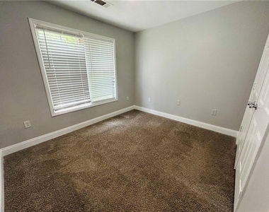 2035 Lois Place - Photo Thumbnail 9