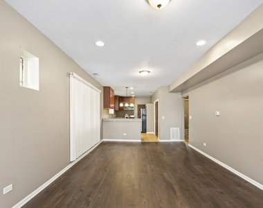 323 Memorial Drive - Photo Thumbnail 12