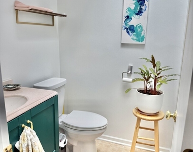 27w705 Windermere Road - Photo Thumbnail 7