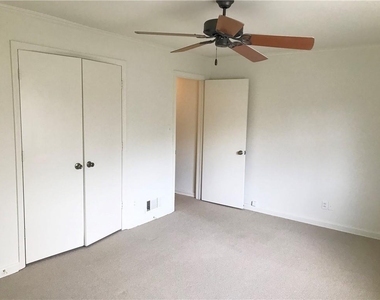 75 Roswell Court Ne - Photo Thumbnail 5