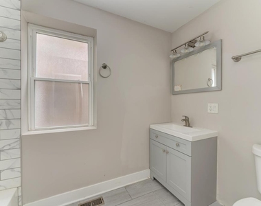7944 S Ellis Avenue - Photo Thumbnail 8