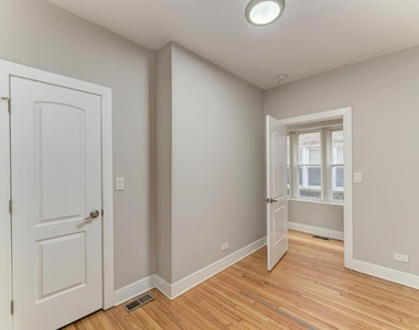 7944 S Ellis Avenue - Photo Thumbnail 11