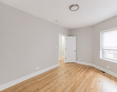 7944 S Ellis Avenue - Photo Thumbnail 10