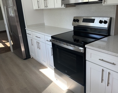 2030 Crestwood Lane - Photo Thumbnail 6