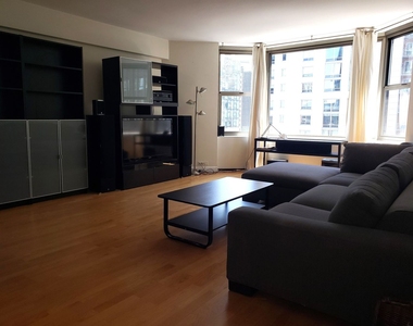 535 N Michigan Avenue - Photo Thumbnail 1