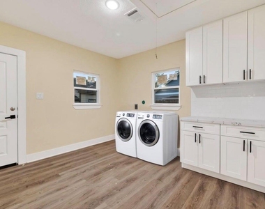 2725 Avenue F - Photo Thumbnail 8