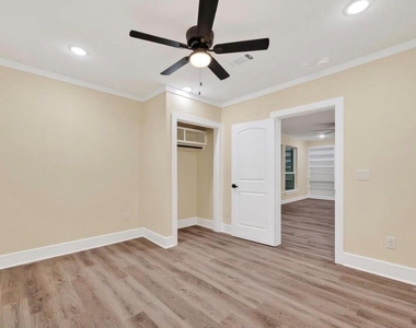 2725 Avenue F - Photo Thumbnail 12