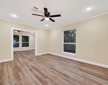 2725 Avenue F - Photo Thumbnail 3