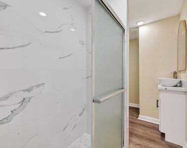 2725 Avenue F - Photo Thumbnail 10