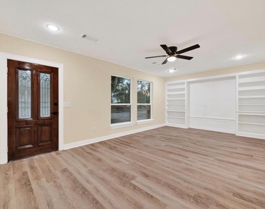 2725 Avenue F - Photo Thumbnail 2