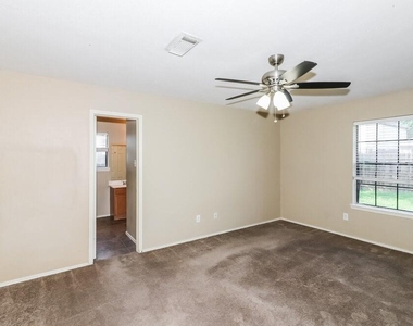 6618 Sutton Meadows Drive - Photo Thumbnail 7
