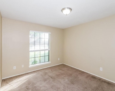 6618 Sutton Meadows Drive - Photo Thumbnail 12