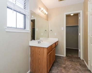 6618 Sutton Meadows Drive - Photo Thumbnail 9