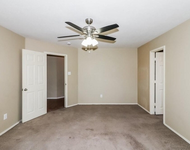 6618 Sutton Meadows Drive - Photo Thumbnail 8