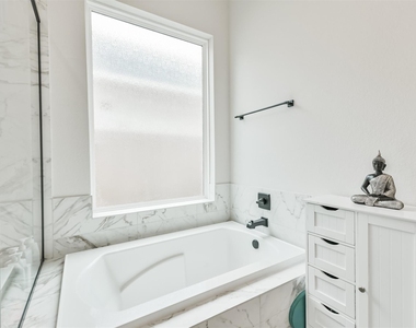 9243 Trimble Landing Drive - Photo Thumbnail 17