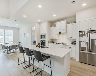 9243 Trimble Landing Drive - Photo Thumbnail 5
