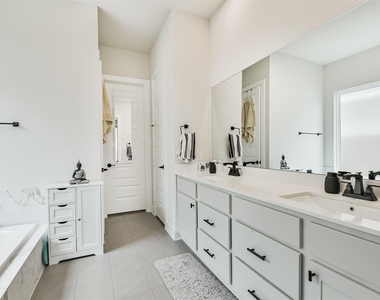 9243 Trimble Landing Drive - Photo Thumbnail 16