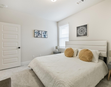 9243 Trimble Landing Drive - Photo Thumbnail 24