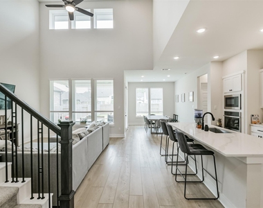 9243 Trimble Landing Drive - Photo Thumbnail 4