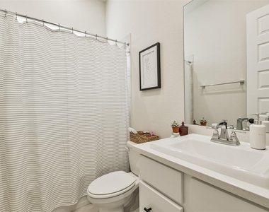 9243 Trimble Landing Drive - Photo Thumbnail 20