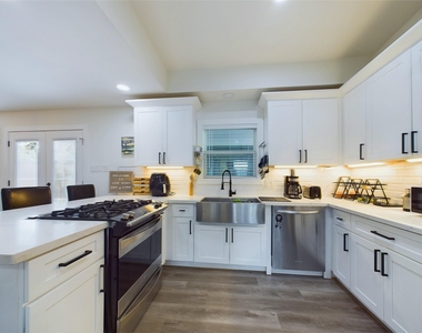 7609 Amelia Road - Photo Thumbnail 5
