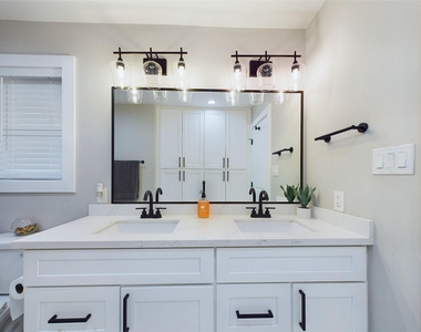 7609 Amelia Road - Photo Thumbnail 12
