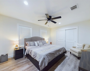 7609 Amelia Road - Photo Thumbnail 13