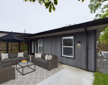7609 Amelia Road - Photo Thumbnail 3